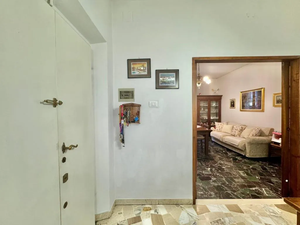 Esik - Apartment with Terrace in Florence
