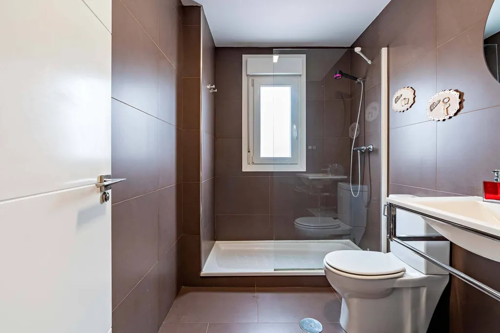 Bathrooms - Triplex with Pool in Las Salinas