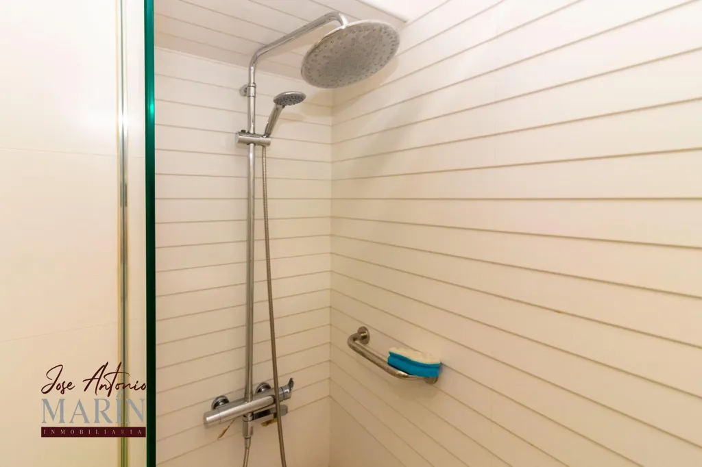 Salles de bain - Apartment with Balcony in Old Town Centre
