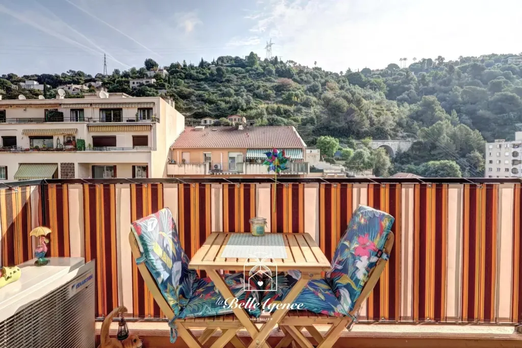 Balcony - 2-Bedroom Apartment with Balcony in Nice