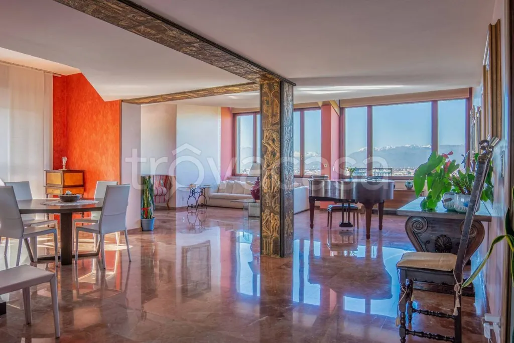 Salle à manger - Prestigious Apartment with Panoramic View in Turin