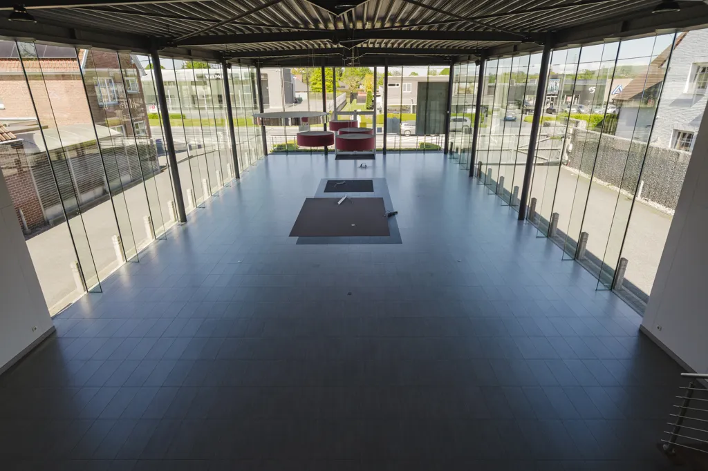Garage - Showroom avec atelier et parking à Zwevegem