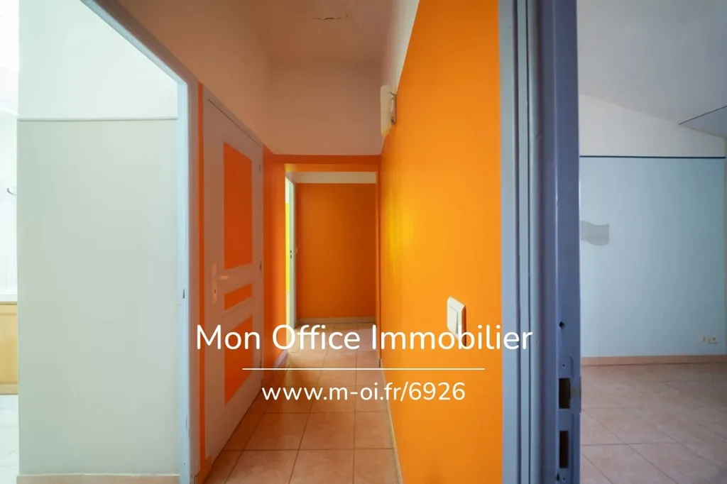 Ingresso - Character House with Potential in Le Puy-Sainte-Réparade