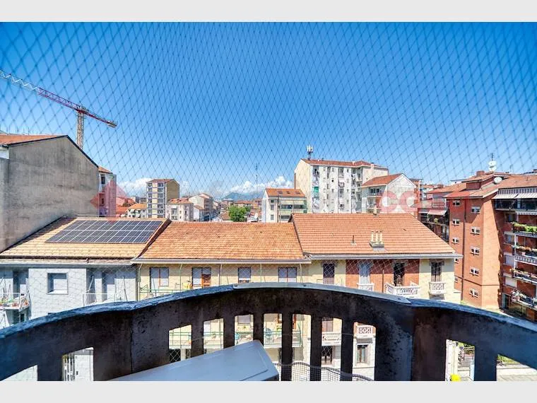 Rõdu - Rearranged 2-Bedroom Apartment in Turin