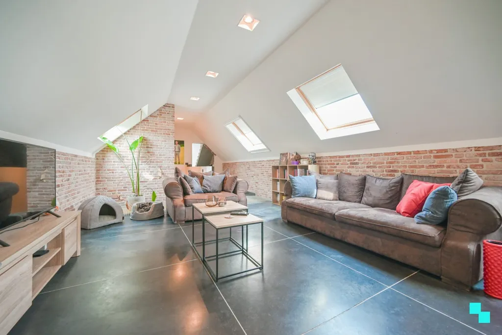 Séjour - Maison Rénovée avec Jardin à Izegem