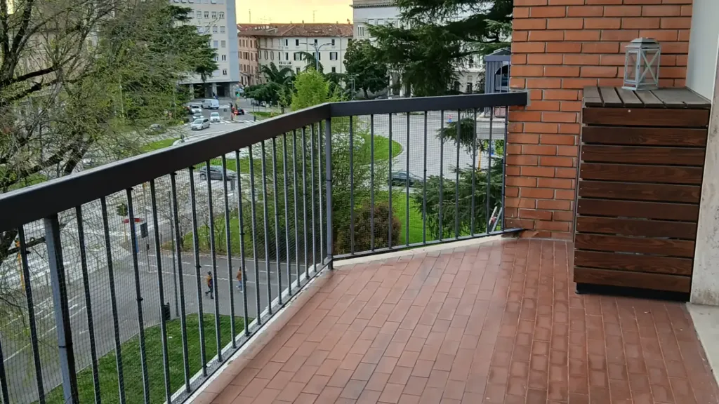Balcony - Rustic-Style Apartment with Terrace in Brescia