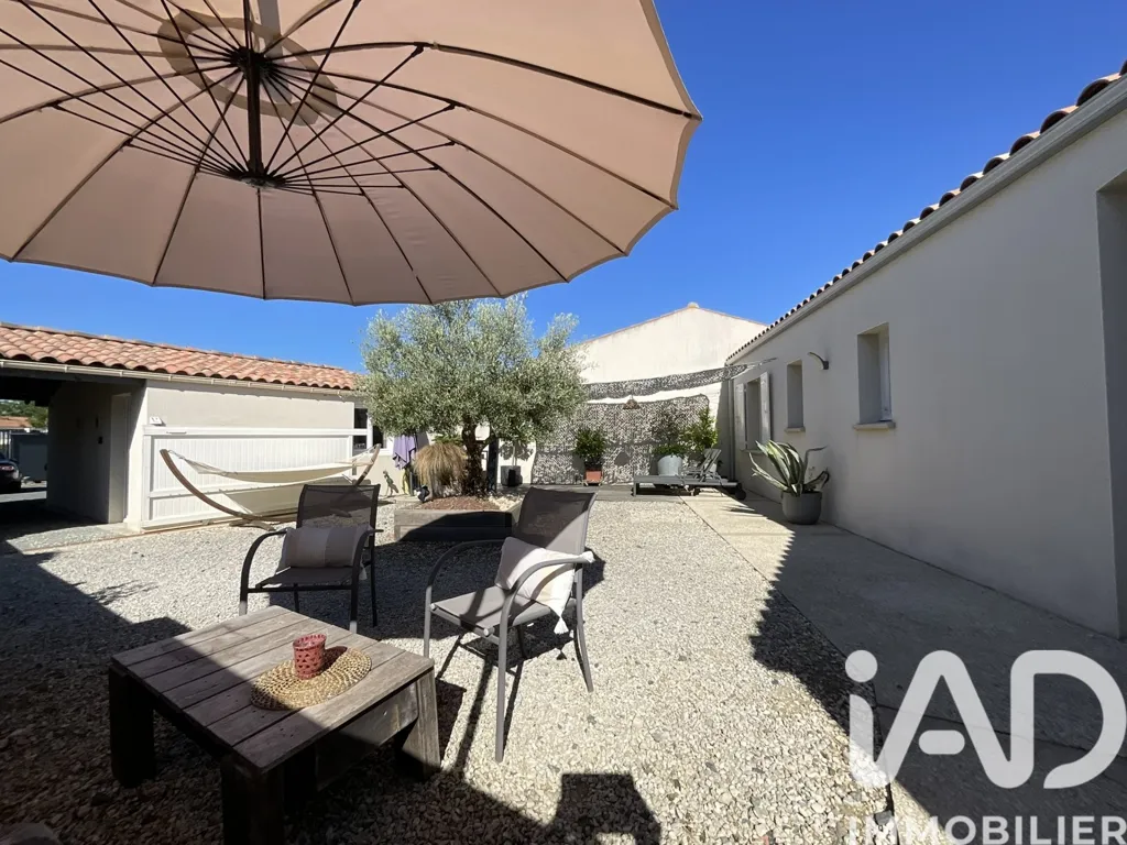 Jardin - Maison Moderne de Plain-Pied avec Accès PMR à Angliers