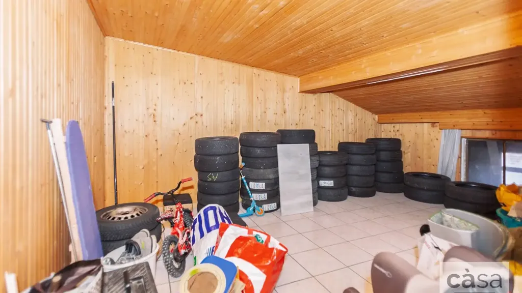 Garage - Semi-detached Apartment with Balcony in Malnate