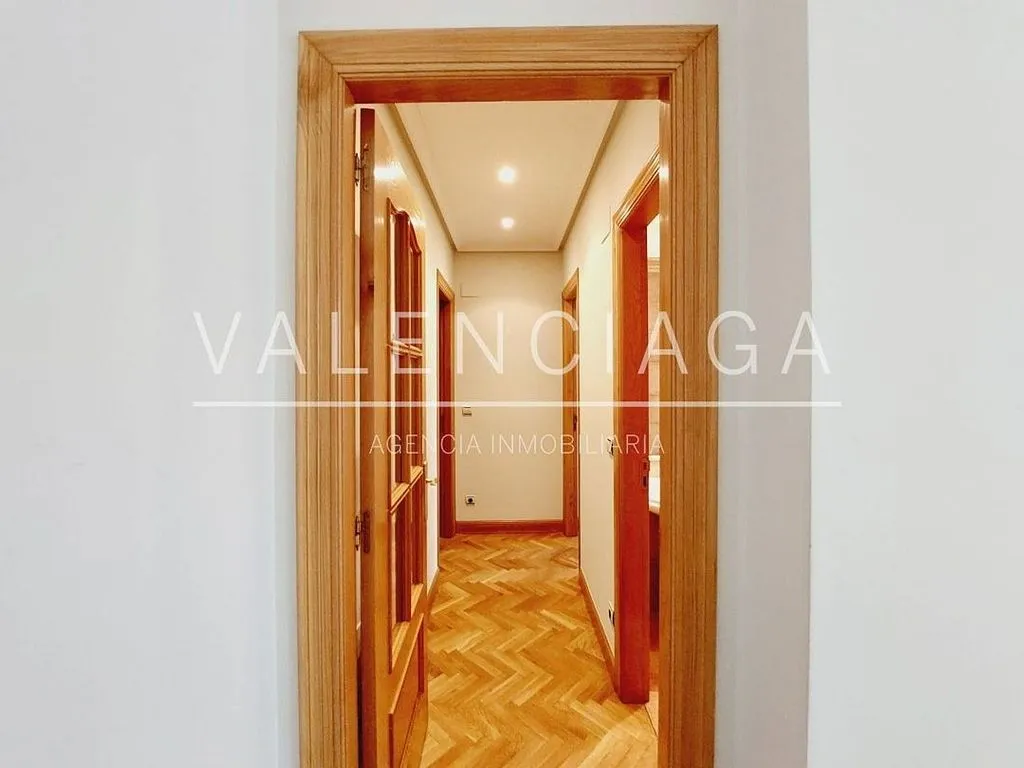 Entrée - Modern Apartment with Terrace in City Centre