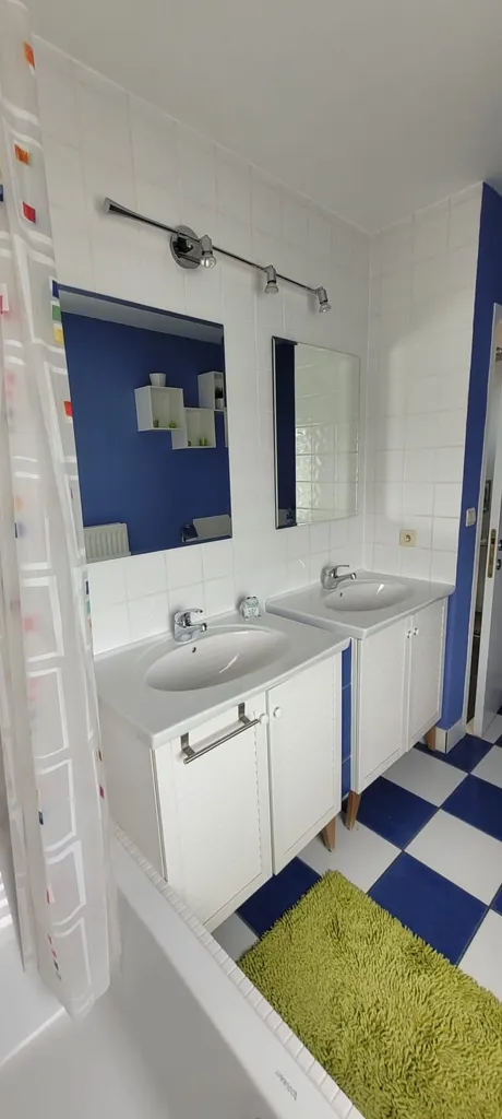 Salles de bain - Villa rénovée avec bureau à Kraainem