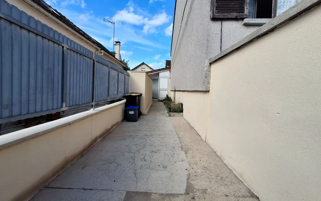 Välivaade - Refurbished 2-Bedroom House with Terrace in Ormesson-sur-Marne