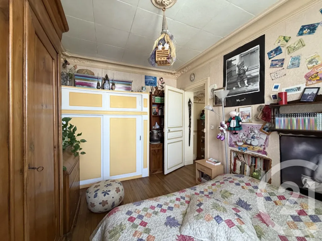 Magamistoad - 6-Piece Parisian Flat with Balcony in 19ème