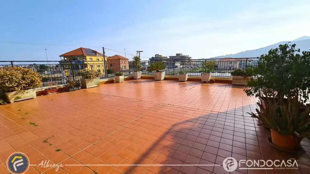 Terrass - Spacious Apartment with Large Terrace in Albenga