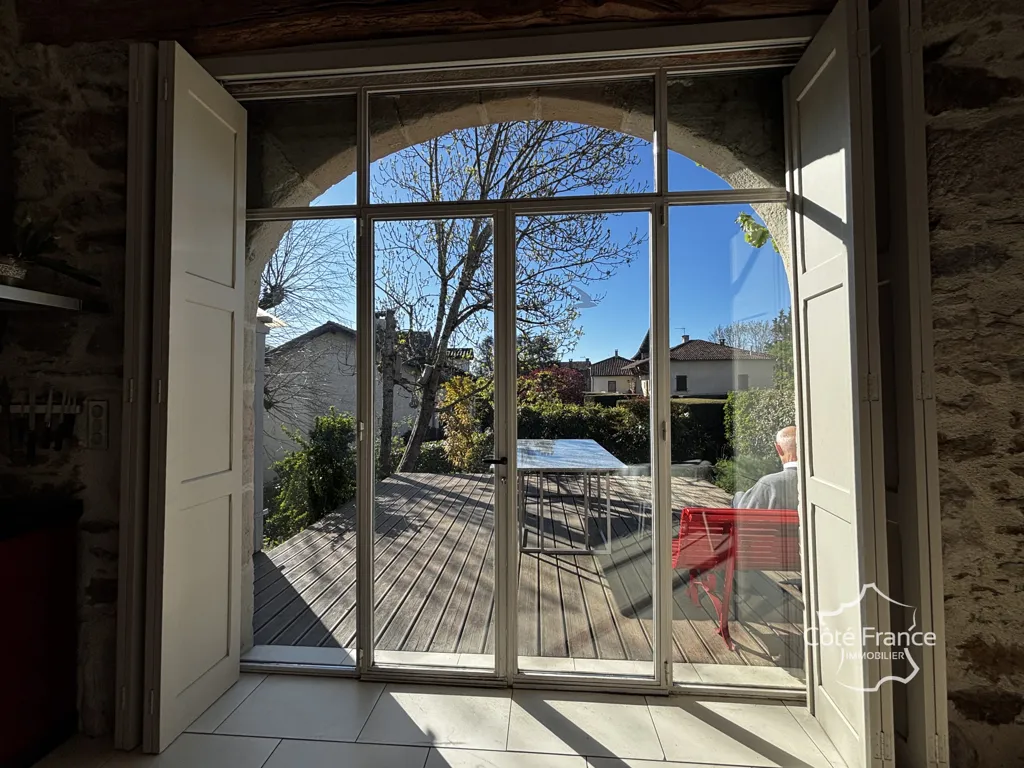 Terrasse - Maison d'Architecture Unique avec Vue Panoramique à S
