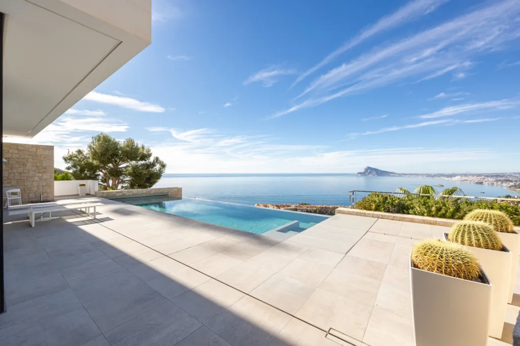 Bassein - Modern Villa with Sea Views in Mascarat, Altea