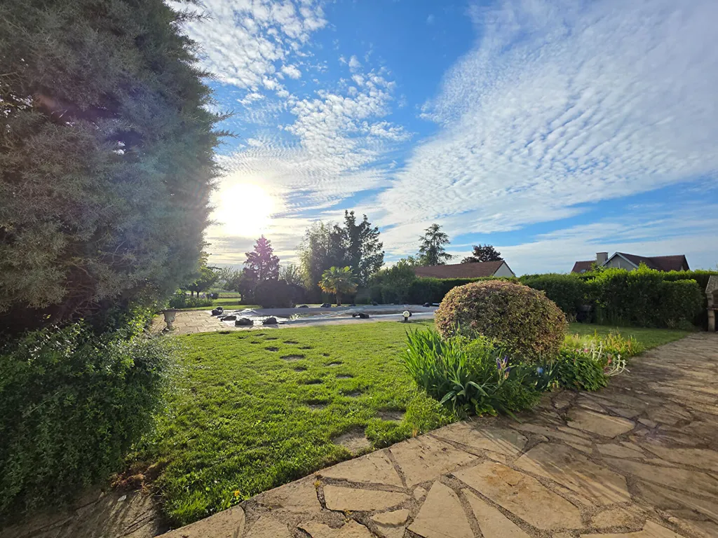 Aed - House with Pool and Tennis Court in Savouges