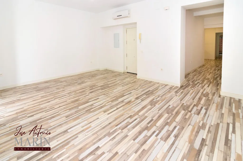 Pièces - Apartment with Balcony in Old Town Centre
