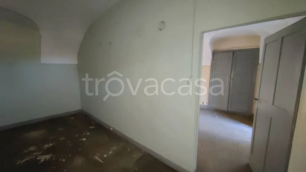 Toad - Rustic Cottage for Renovation in Caprie