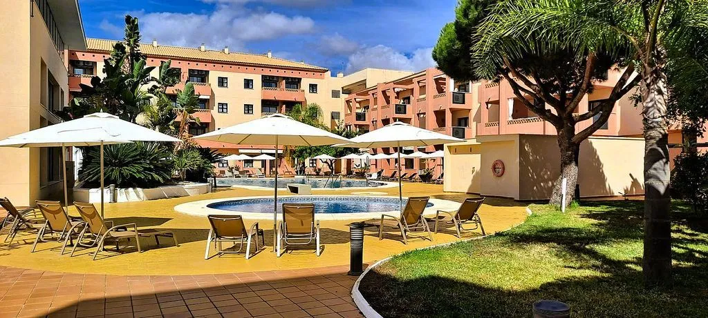 Piscina - 1-Bed Apartment with Pool on Avenida Del Decano