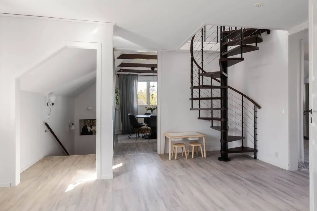Pièces - Spacious Villa with Garden in Tibro