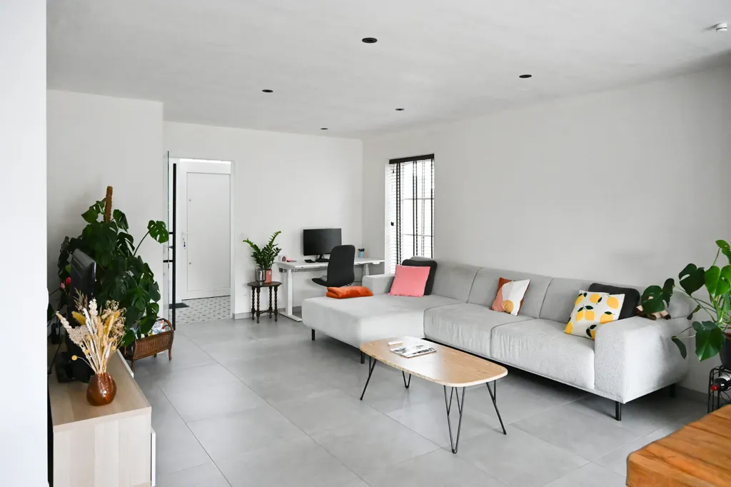 Elutuba - Modern New Build with Solar Panels in Lede