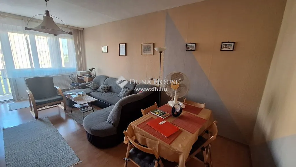 Living Room - Apartment with Balcony in Székesfehérvár