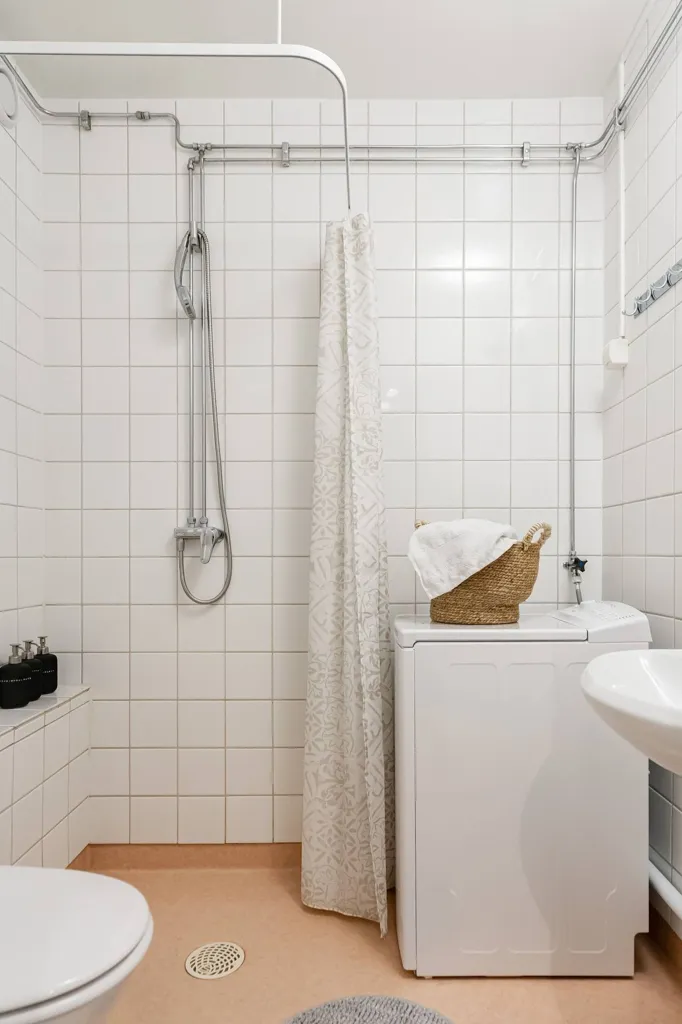 Bathrooms - Apartment with Balcony in Kalmar