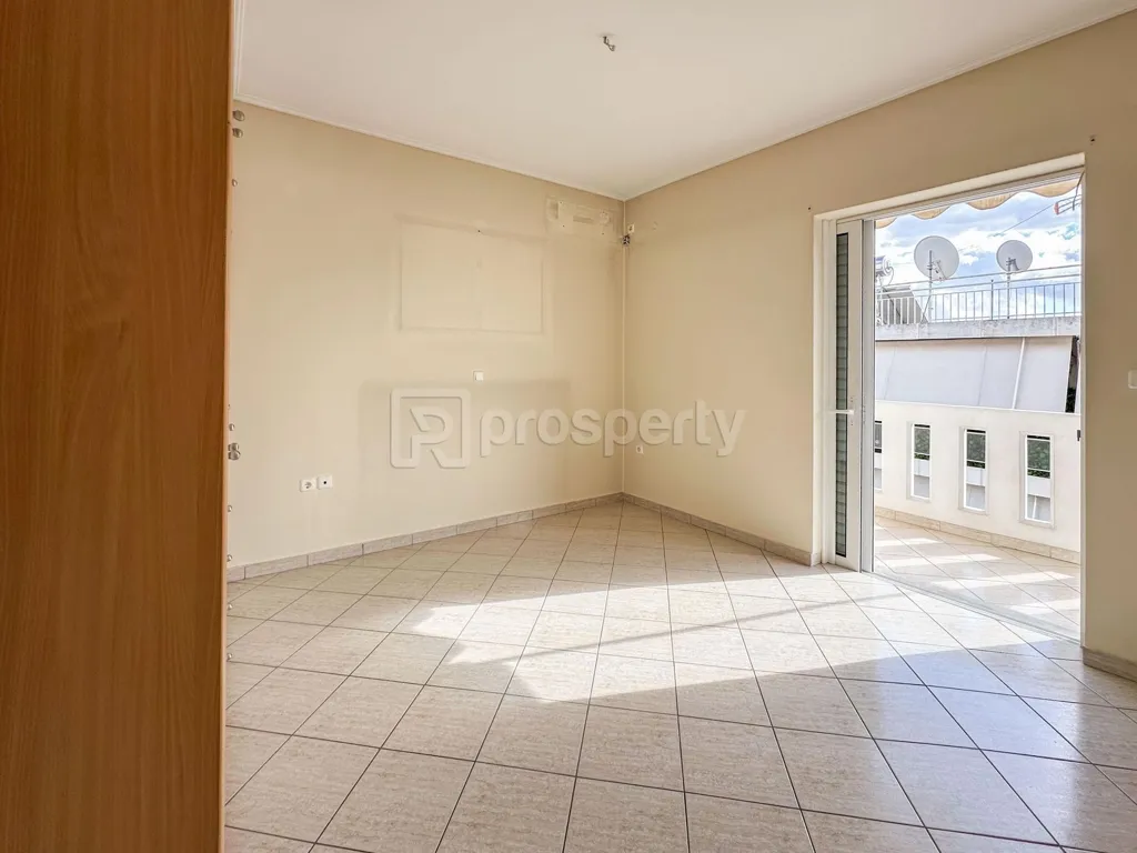 Toad - Spacious Apartment with Large Balcony in Ilion