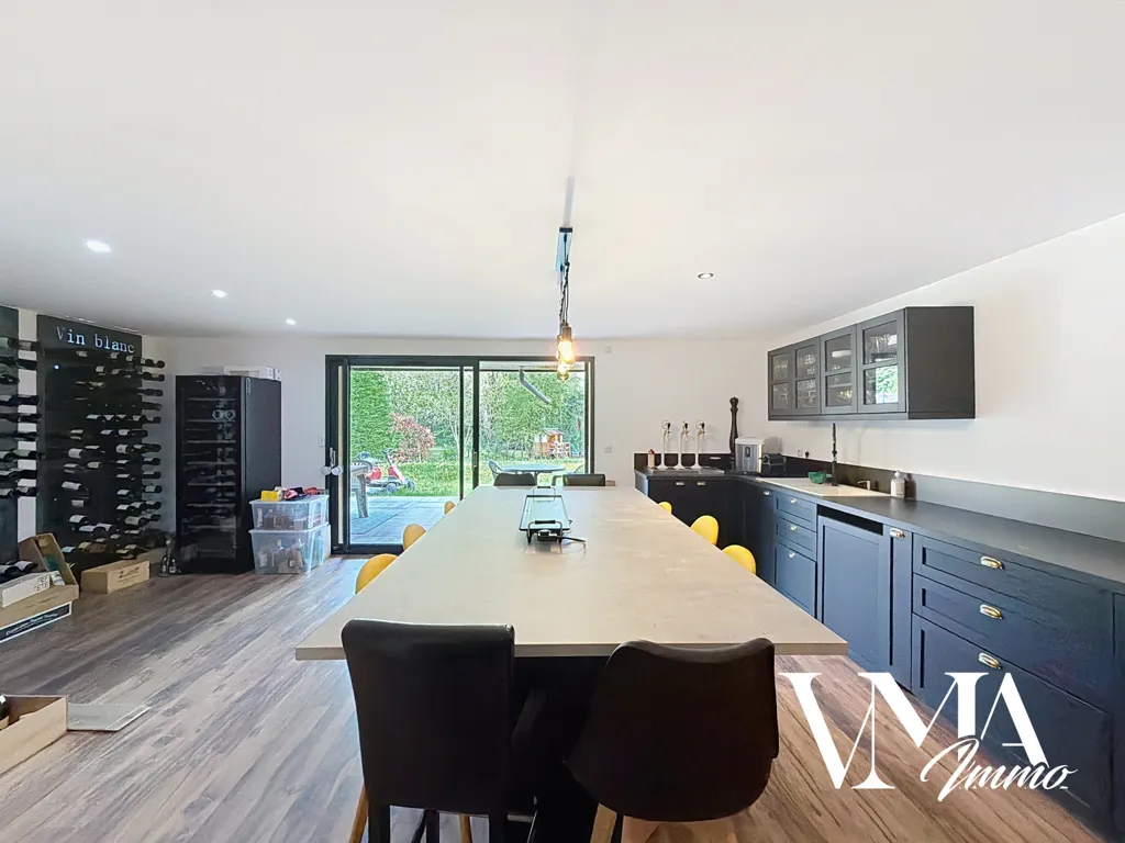 Cuisine - Villa Familiale avec Jardin dans le Secteur Pierres Dorées