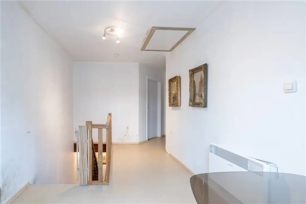 hallway_entrance