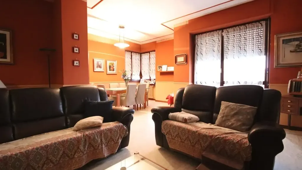 Living Room - Four-Bedroom Apartment with Balcony in Monza