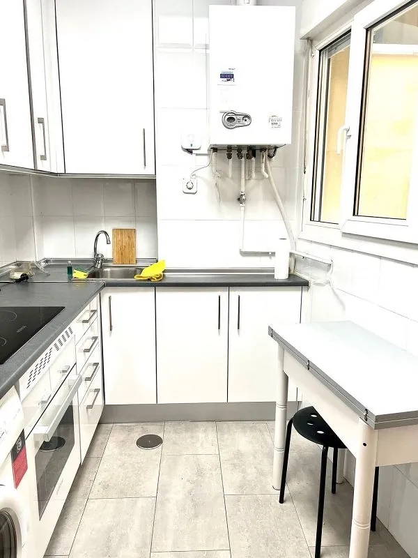 Cuisine - Furnished Flat with Balcony in Gran Vía