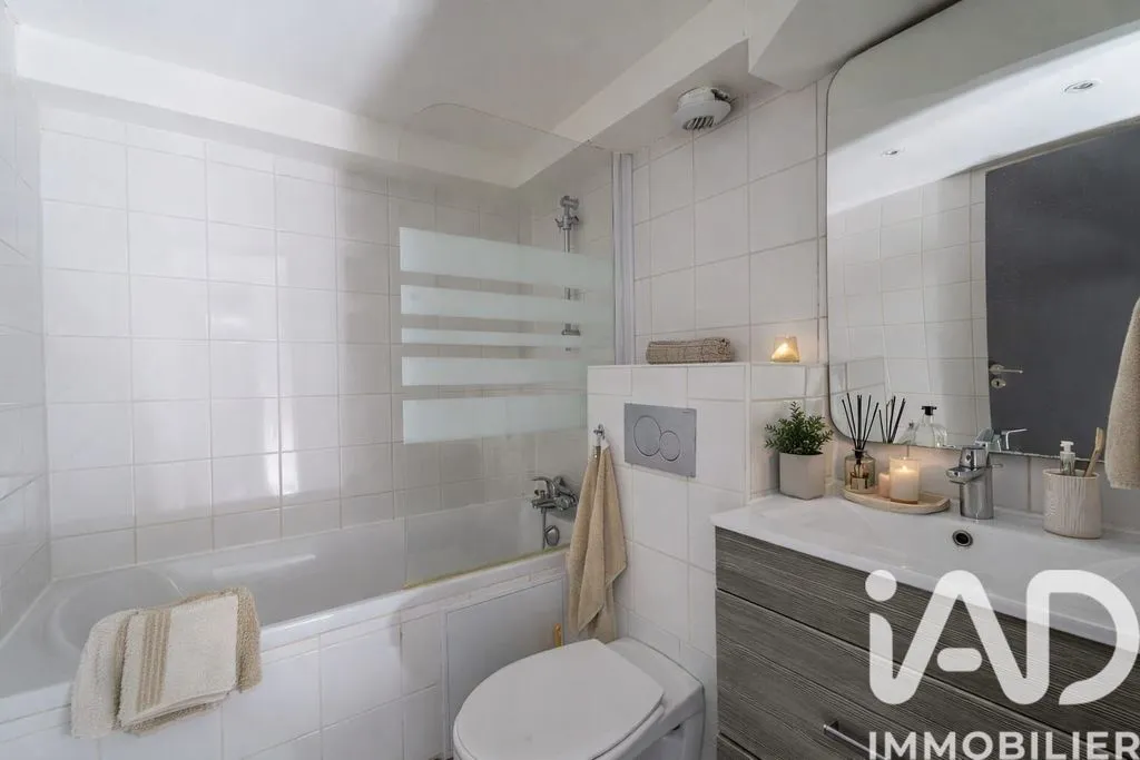 Vannitoad - Apartment Complex with Development Potential in Colombes