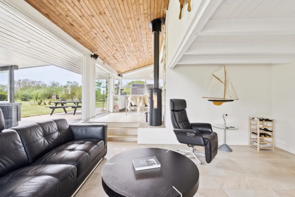 Elutuba - Vacation House with Waterfront View in Elsegårde