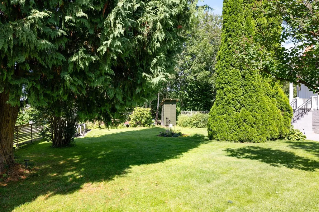 Aed - 1930s Villa with Rental Unit in Bohus