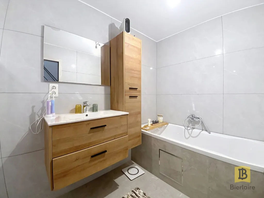 Salles de bain - Maison Récemment Construite avec Terrasse à Saint-Ghislain