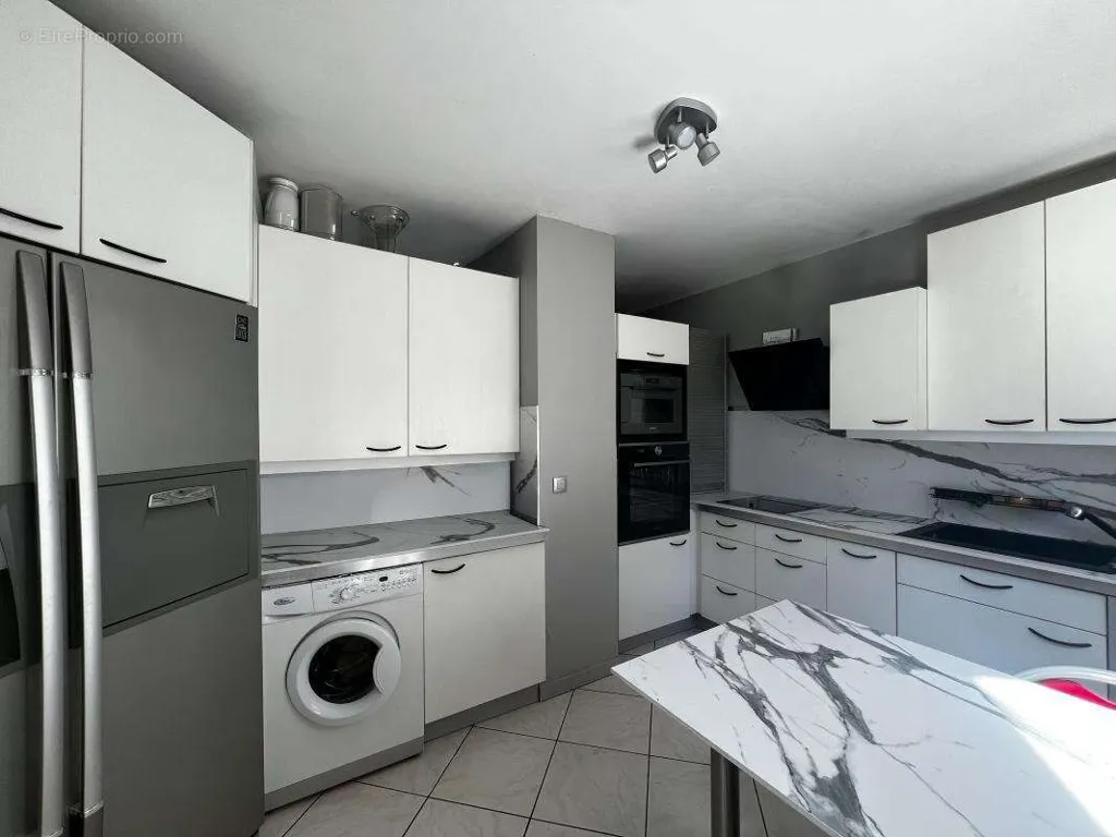 Köök - Apartment with Garden in Annecy