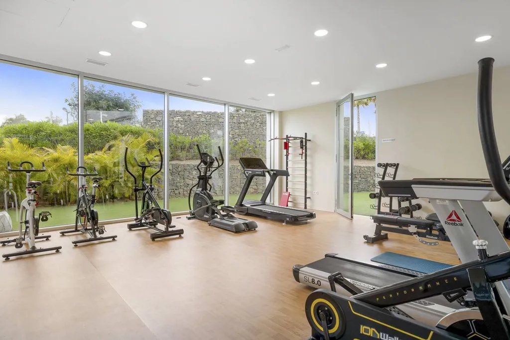 Pièces - Beachfront Luxury Apartment in Estepona