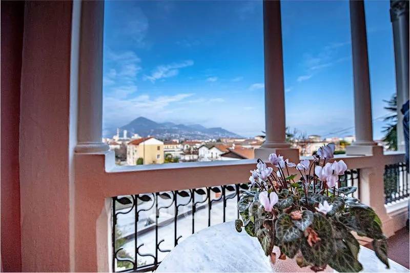 Balcon - Historic Villa with Private Pool in Pallanza