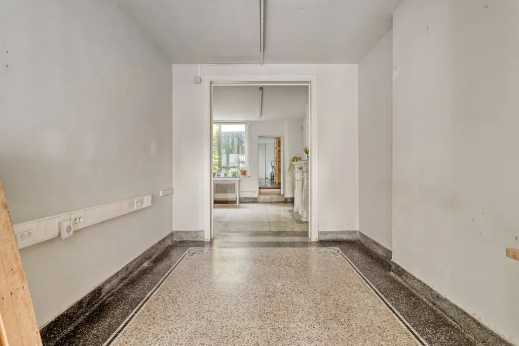 hallway_entrance