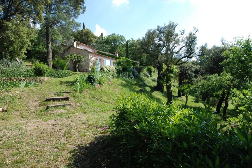 Aed - Villa with Village View in Grimaud