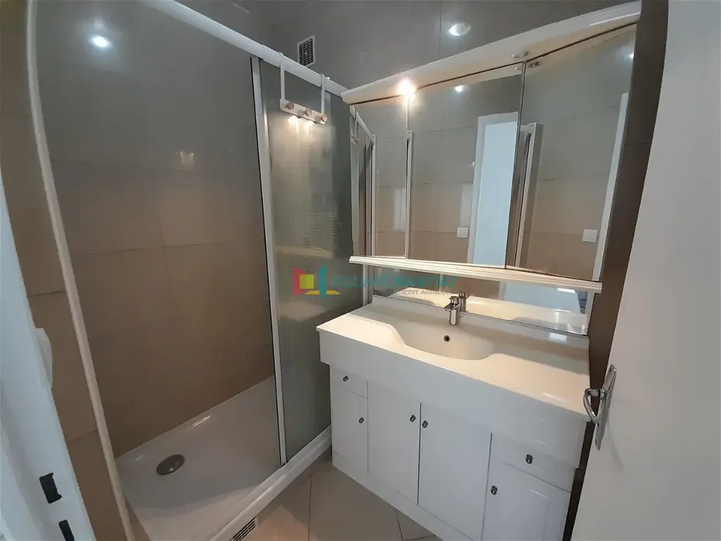 Salles de bain - Appartement Meublé 4 Pièces avec Balcon à Rennes Sud