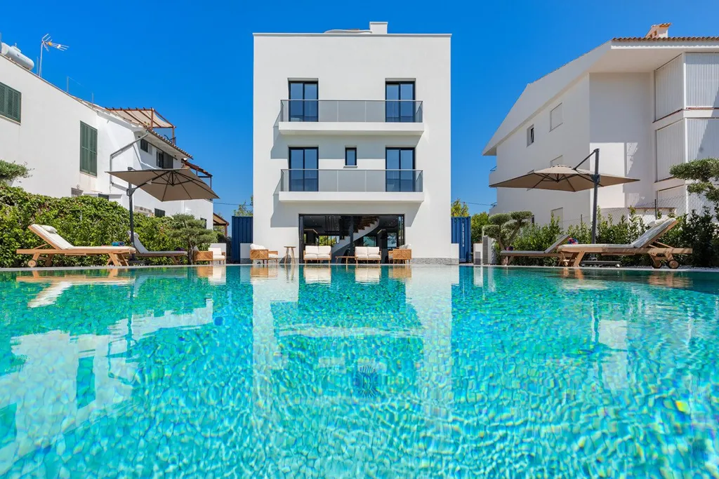 Piscine - Beachfront Villa with Pool in Puerto Pollensa