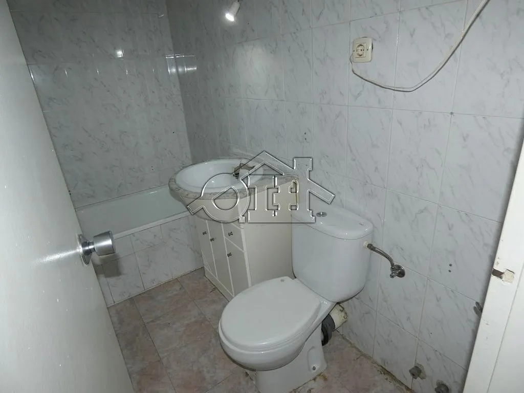 Salles de bain - Spacious Apartment with Terrace in Usera, Madrid