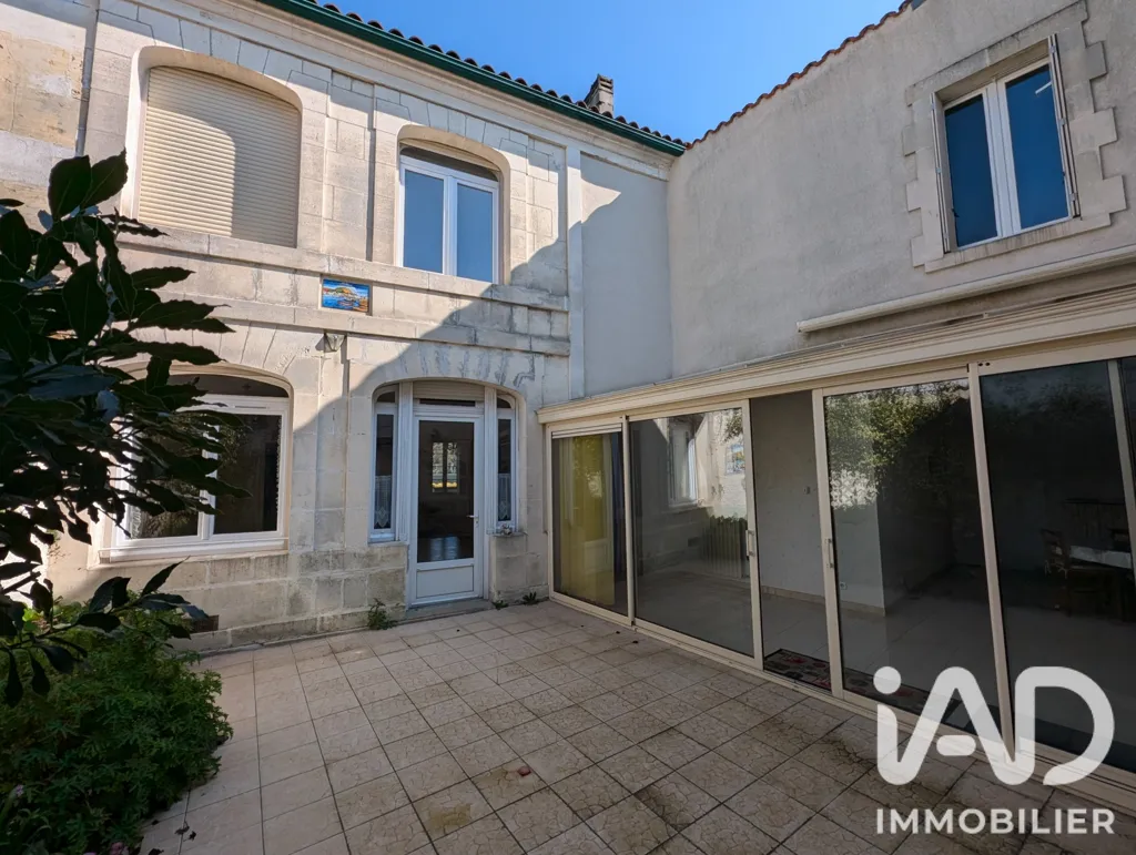 Jardin - Maison de Caractère avec Garage XXL au Centre de Cognac