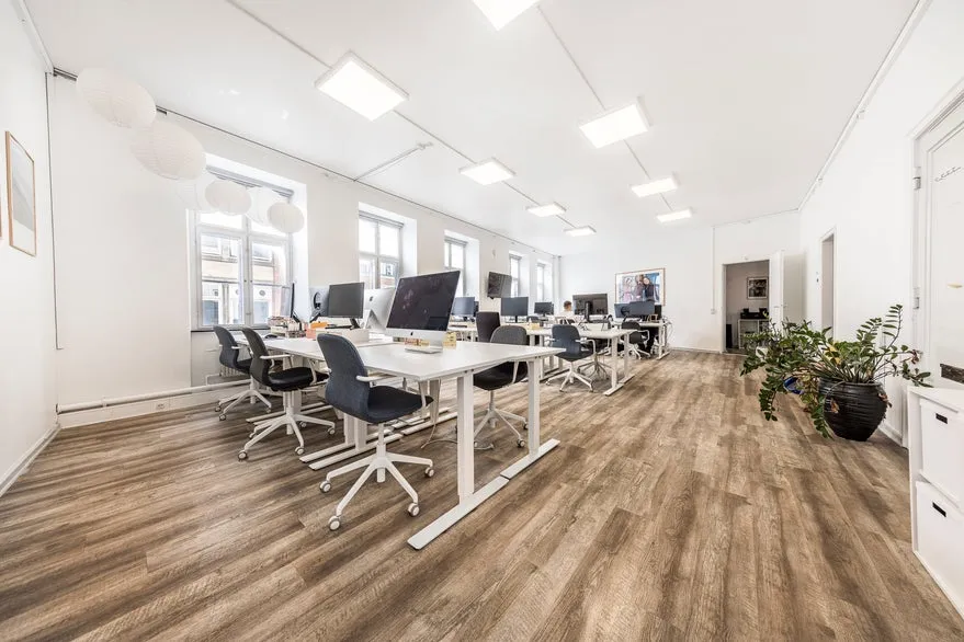 Kabinet - High-ceilinged Office Space in Latin Quarter