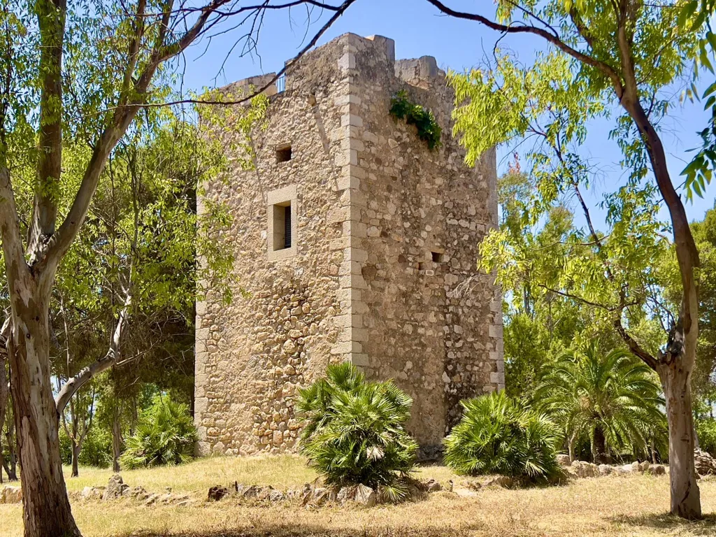 Aed - Detached Villa with Seafront Access in Cabanes
