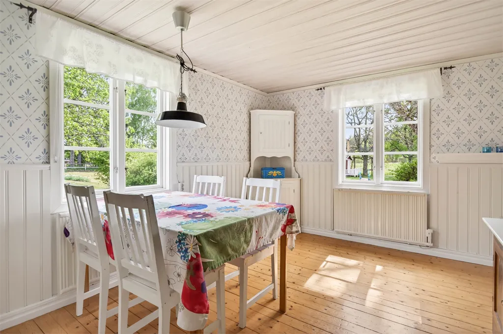Salle à manger - Renovated Holiday Home with Pool in Ängby