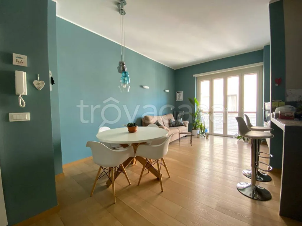 Söögituba - Modernised 2-Bed Flat with Balcony in San Mauro Torinese