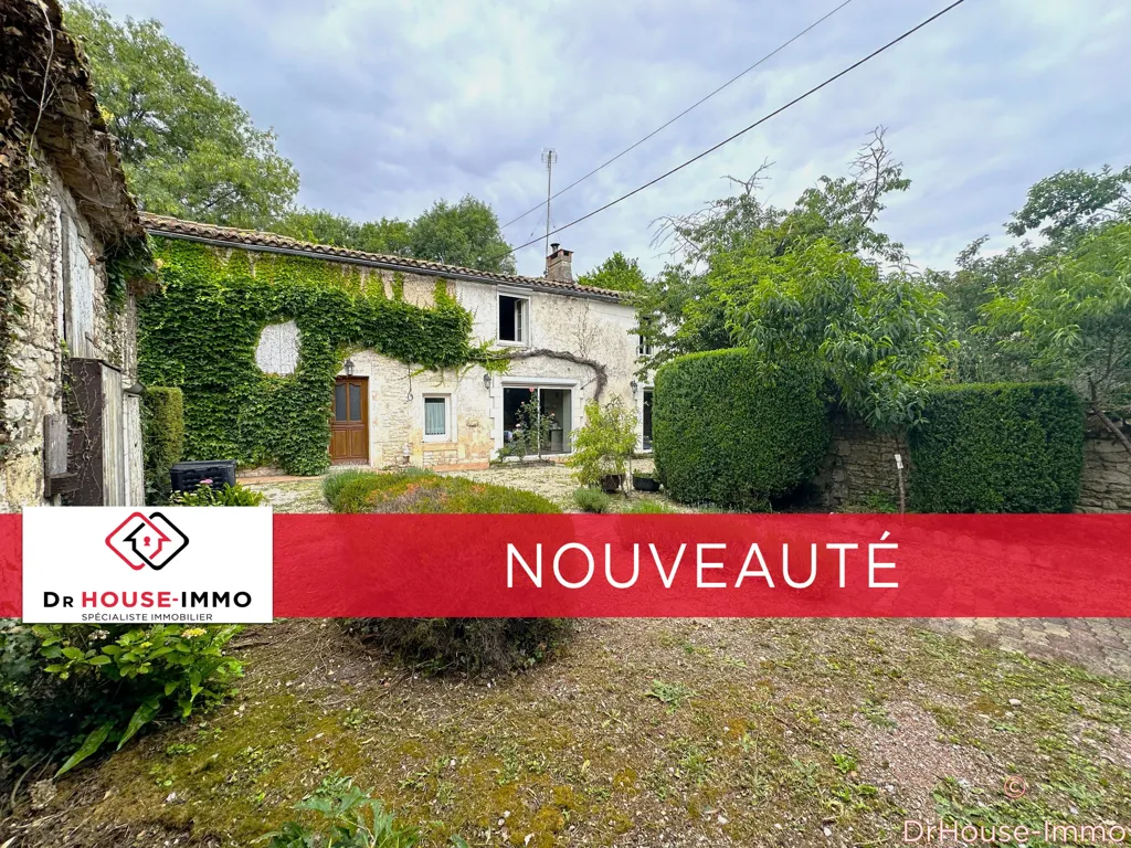 Esterno - Stone Farmhouse with Courtyard in Champniers